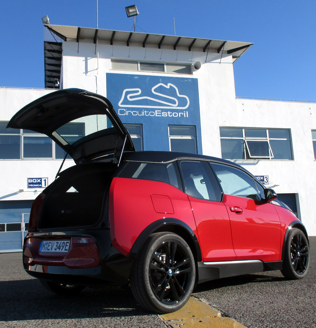 BMW i3s: Das Gepäckabteil fasst immerhin noch 260 bis 1100 Liter.
