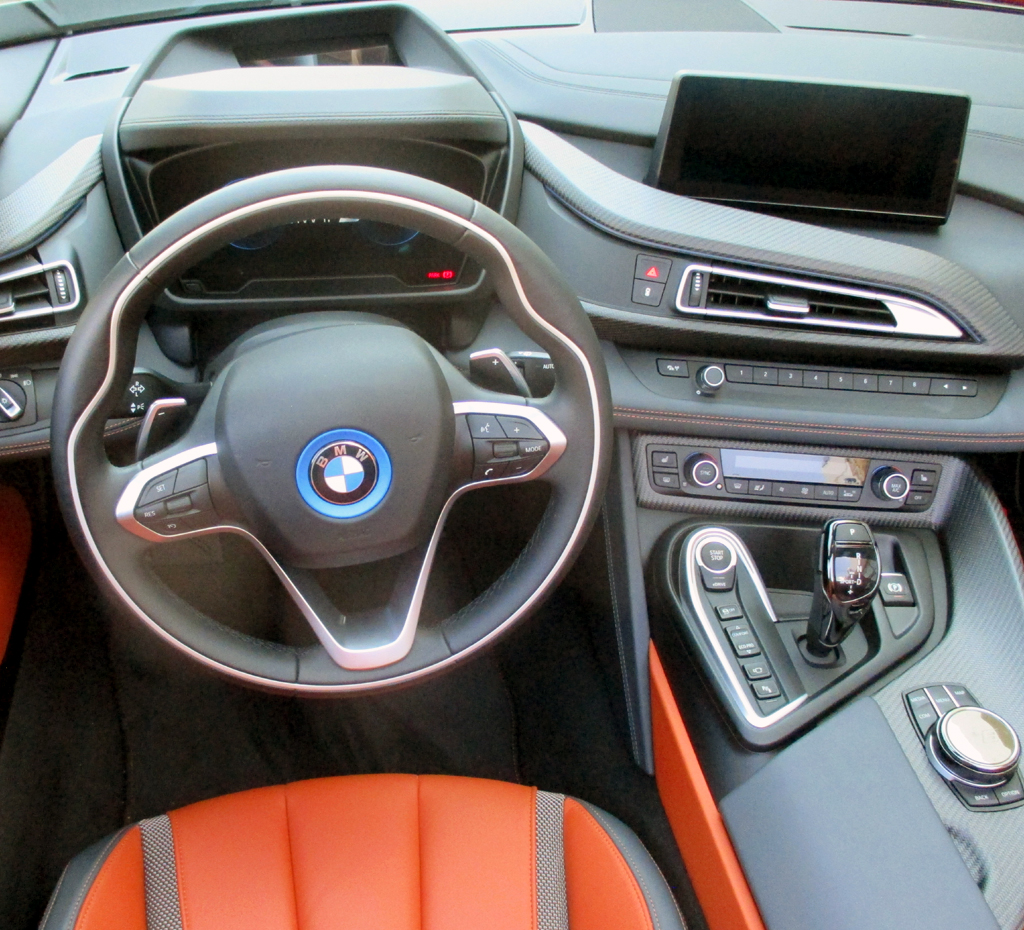 BMW i8 Roadster: Blick ins Cockpit.