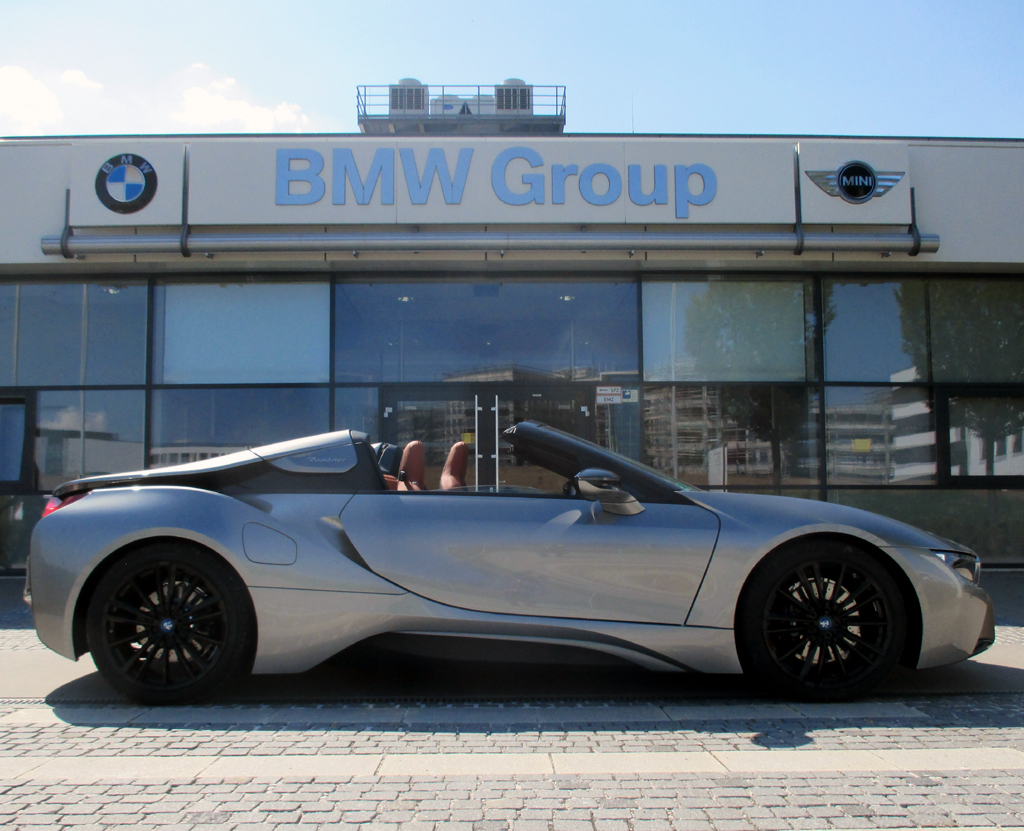 BMW i8 Roadster: Und so sieht der Plug-in-Hybrid-Supersportwagen von der Seite aus.