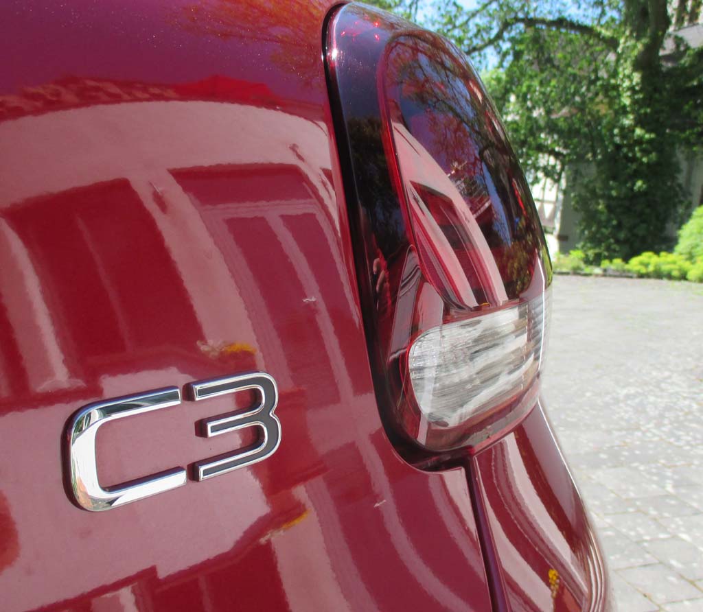 Citroën C3: Moderne Leuchteinheit hinten mit Modellkennung.
