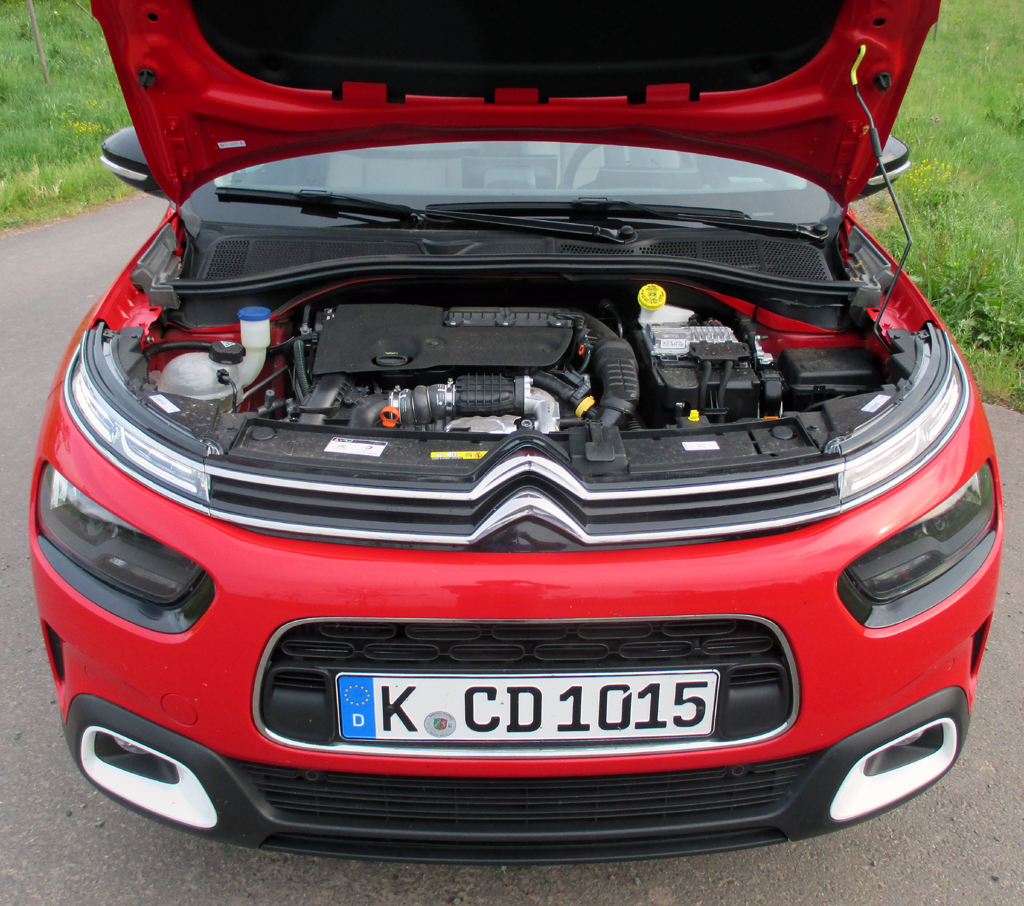 Citroën C4 Cactus: Blick unter die Haube auf den 1,6-Liter-Selbstzünder.