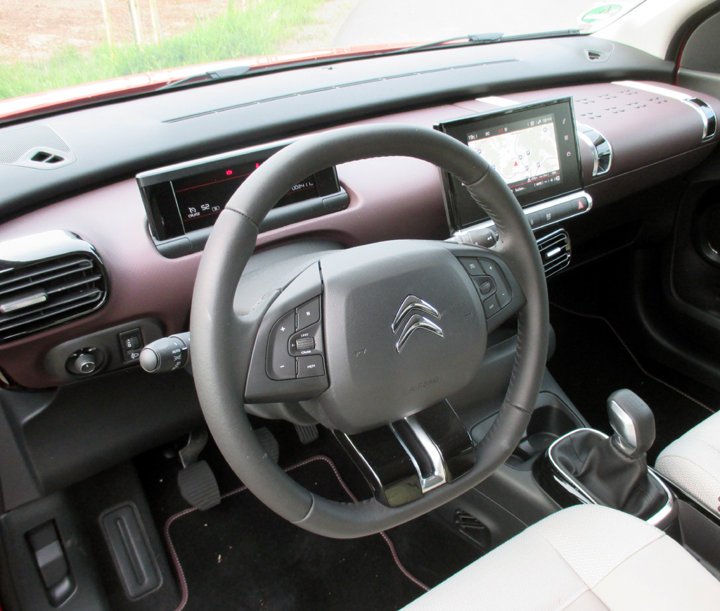 Citroën C4 Cactus: Im Cockpit geht es recht übersichtlich zu.