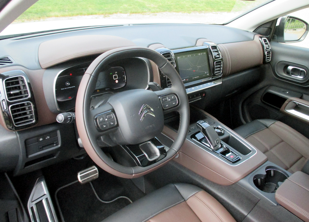 Citroën C5 Aircross: Blick ins recht noble Cockpit mit angenehmen Materialien.