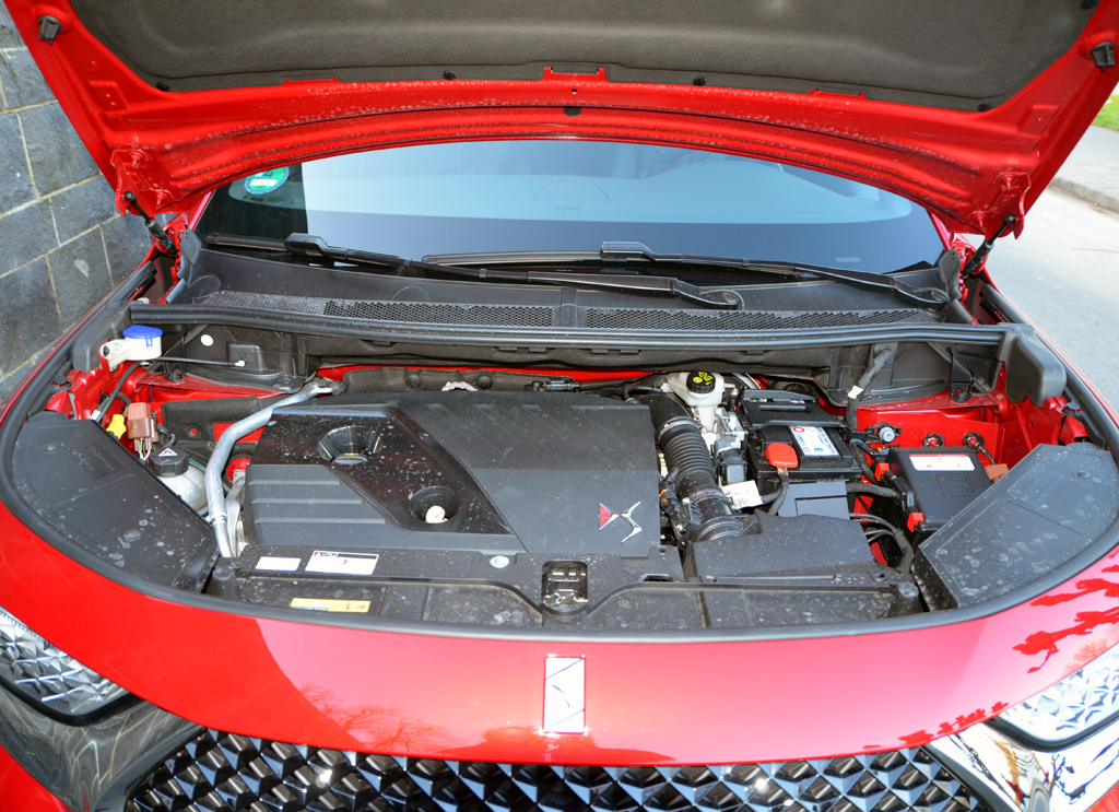 DS7 Crossback: Blick unter die Haube, hier beim 177-PS-Turbodiesel.
