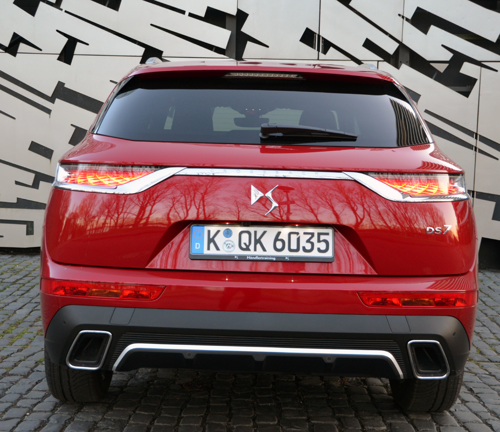 DS7 Crossback: Blick auf die Heckpartie.