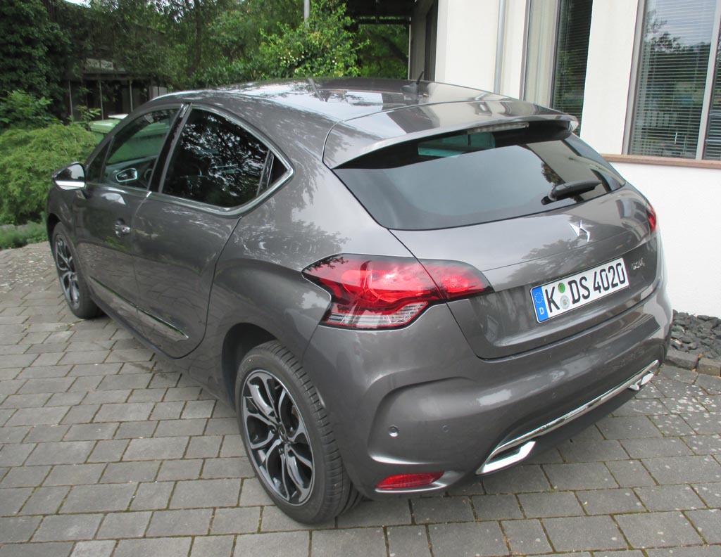 DS4: Heck-/Seitenansicht.