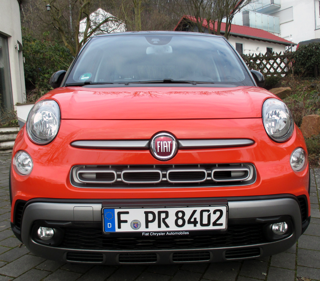Fiat 500L: Die Front deutet durchaus schon den Cross-Charakter an. Fotos: Koch