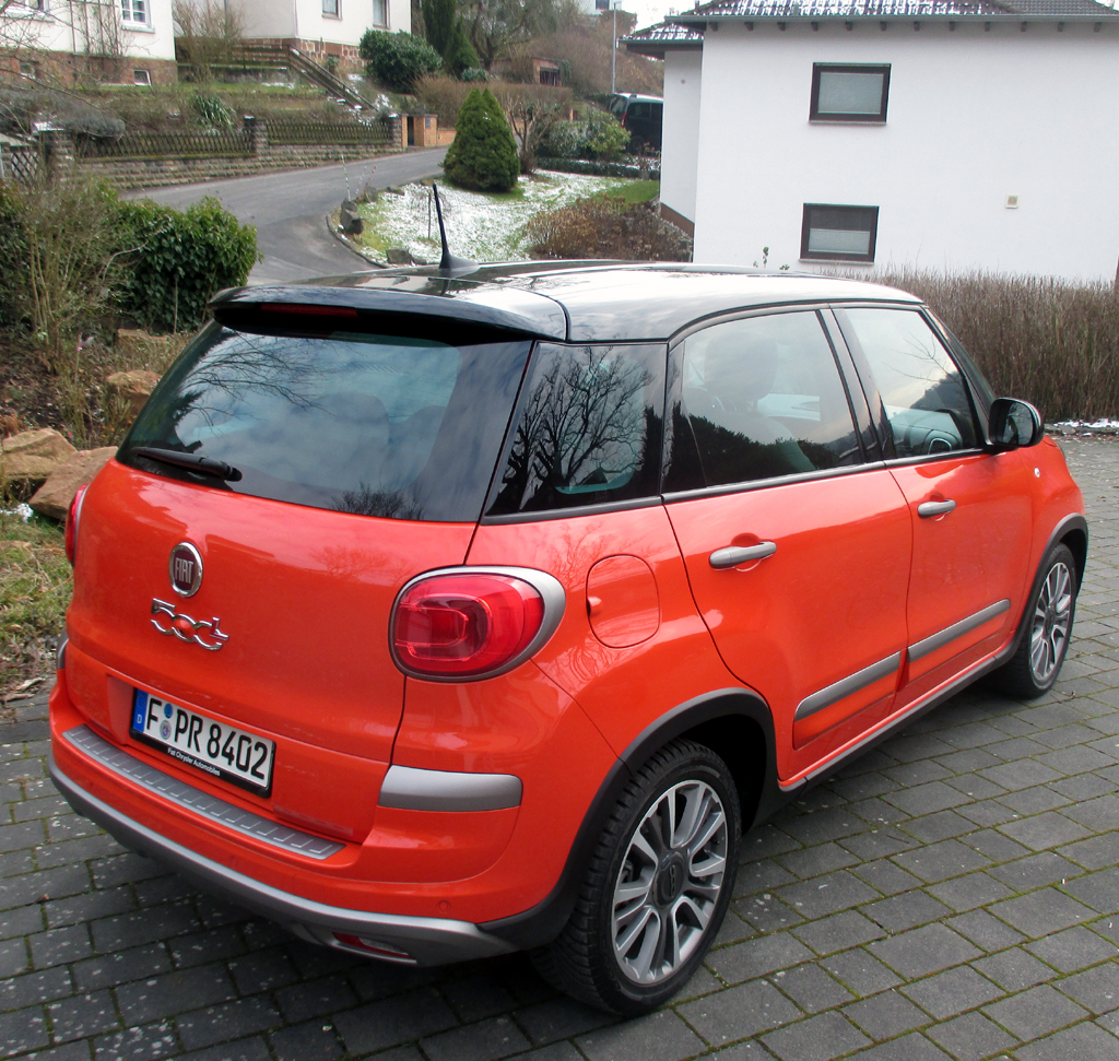 Fiat 500L: Heck-/Seitenansicht.