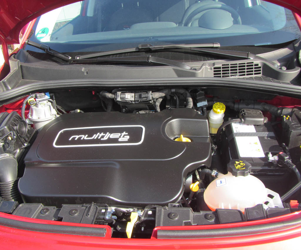 Fiat 500X: Blick unter die Haube auf den 2,0-Liter-Selbstzünder.