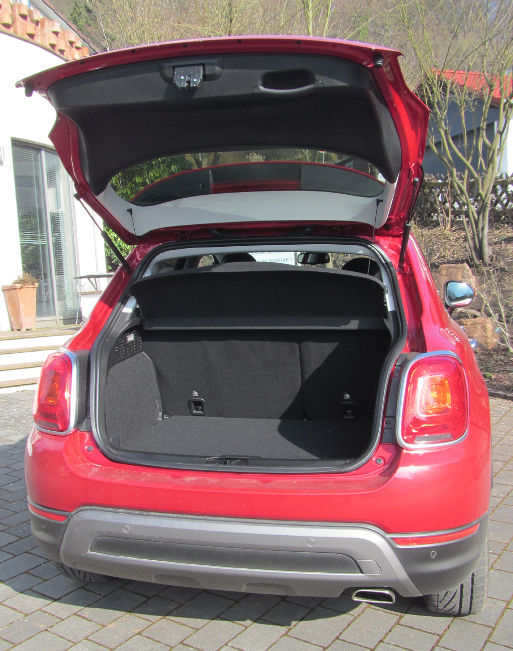 Fiat 500X: Das Gepäckabteil fasst immerhin noch 350 bis 1000 Liter.