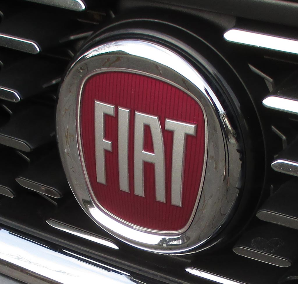 Fiat Tipo: Das Markenlogo sitzt vorn im Kühlergrill.