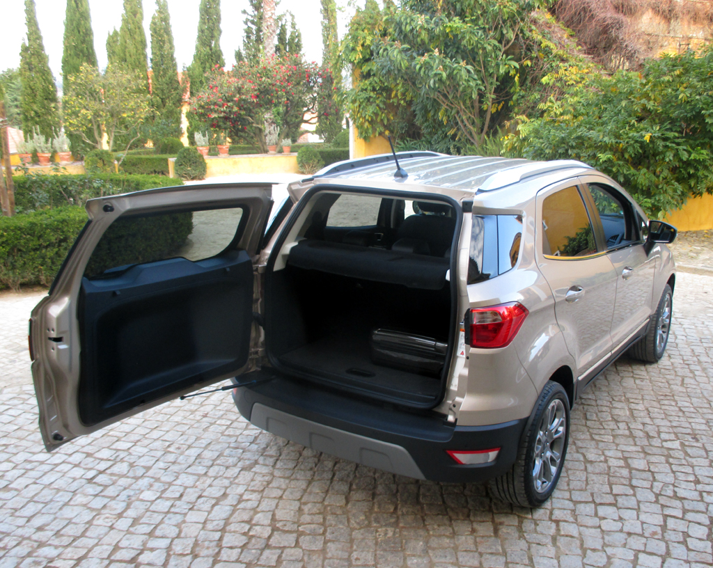 Ford EcoSport: Die Tür des 356- bis 1238-Liter-Gepäckabteils schwenkt nach links auf.