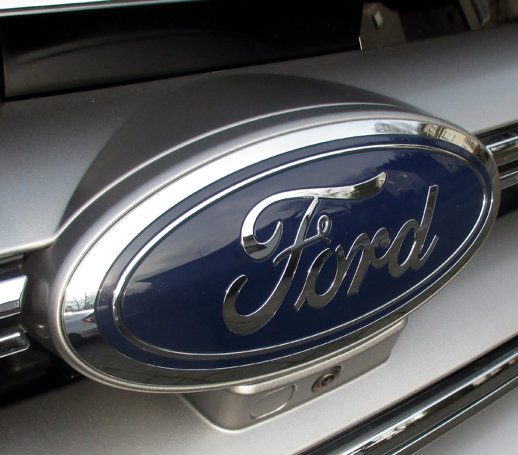 Ford Edge: Das Markenoval sitzt vorn im Kühlergrill.