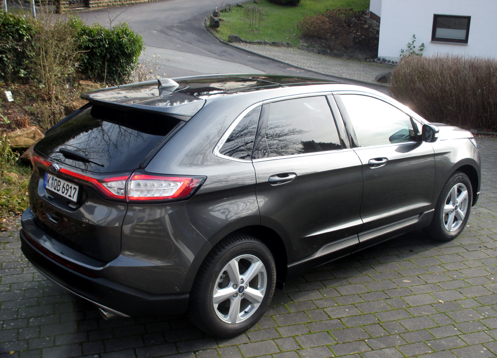 Ford Edge: Heck-/Seitenansicht.