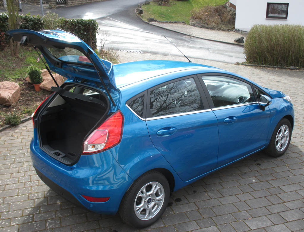Ford Fiesta: Das Gepäckabteil fasst 281/295 bis 965/979 Liter.