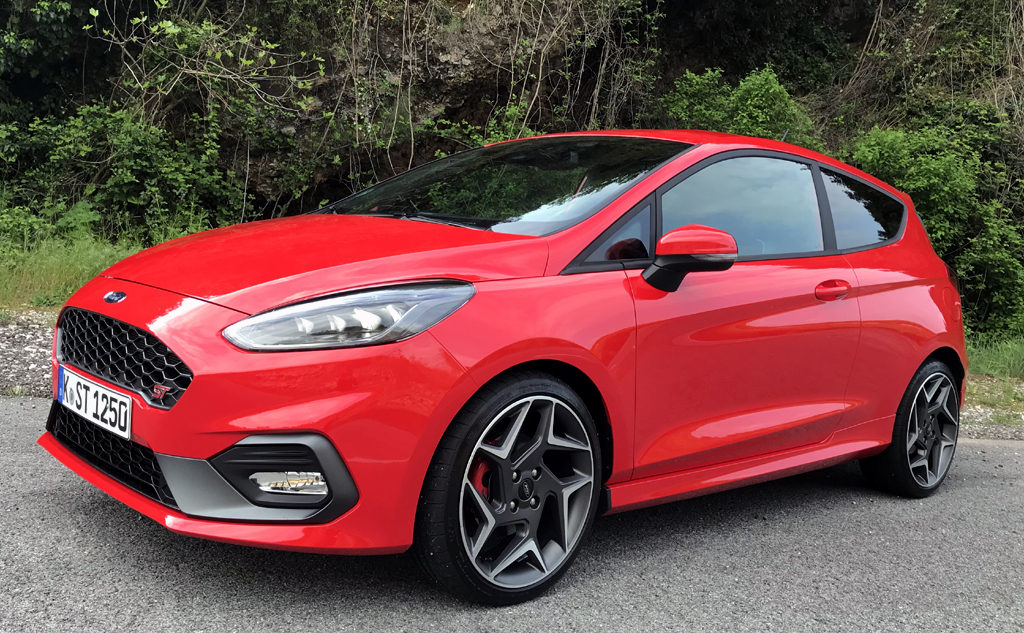 Ford Fiesta ST: Das Kraftpaket deutet schon außen an, was sportlich in ihm steckt.