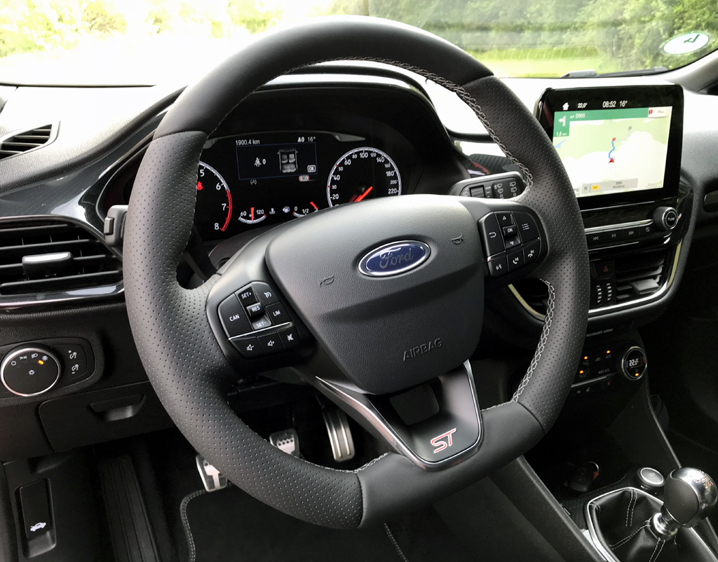 Ford Fiesta ST: Im Cockpit geht es natürlich sportlich zu.