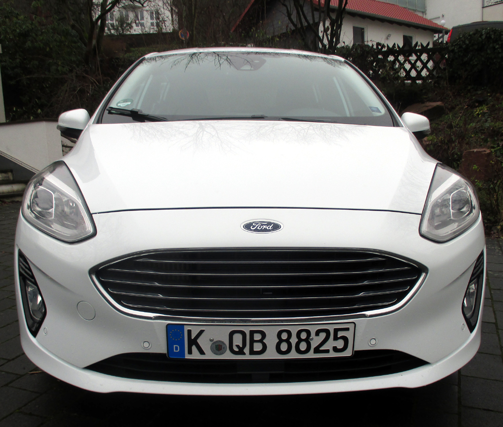Ford Fiesta: Auch die Front ist stärker an die Formensprache der Marke angelehnt. Fotos: Koch