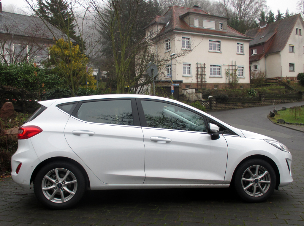 Ford Fiesta: Und so sieht der überaus ansprechende Kleinwagen von der Seite aus.