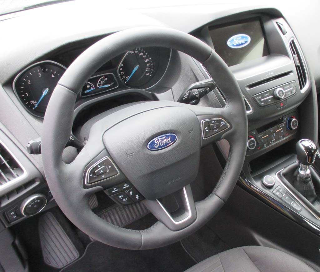 Ford Focus: Im Cockpit geht es recht übersichtlich zu.