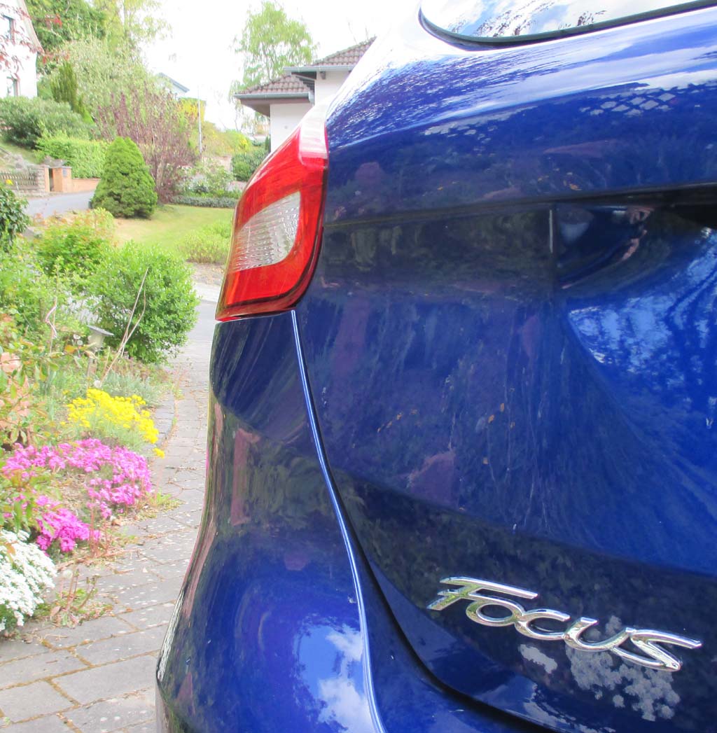 Ford Focus: Blick auf den Modellschriftzug auf der Hecktür.