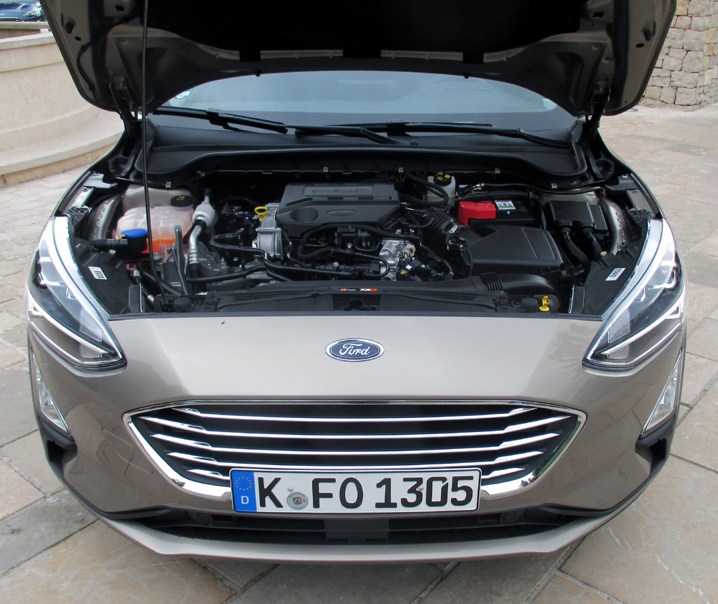 Ford Focus: Blick unter die Haube auf den EcoBoost-Dreizylinder.