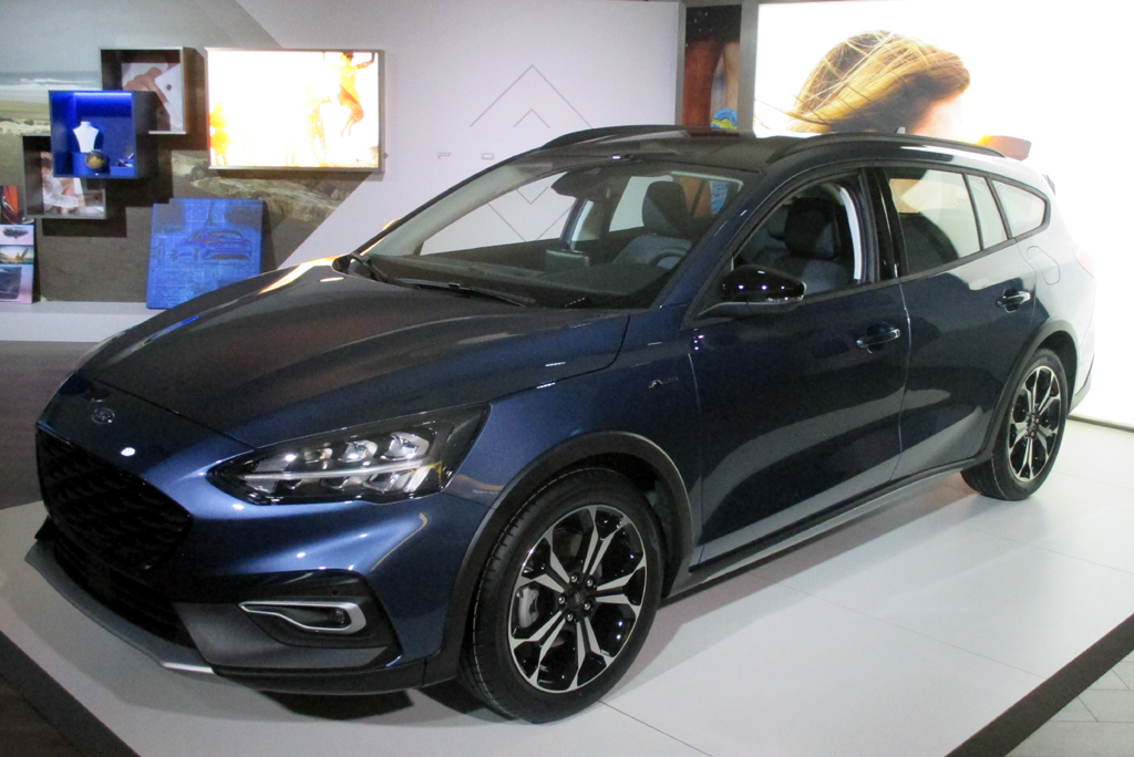 Ford Focus: Der wie beim Fiesta Active genannte Crossover fährt später im robusteren Look vor.