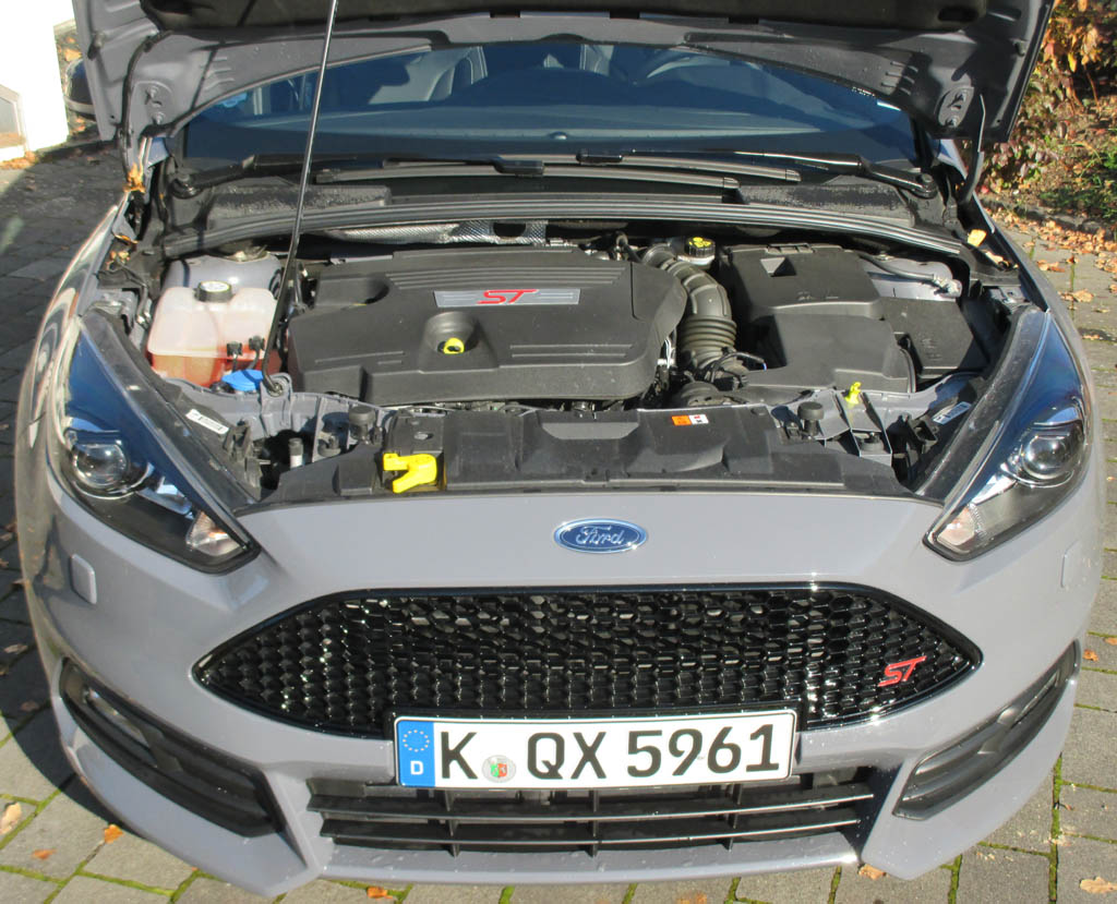 Ford Focus ST: Blick unter die Haube auf den 2,0-Liter-Vierzylinder-Selbstzünder.
