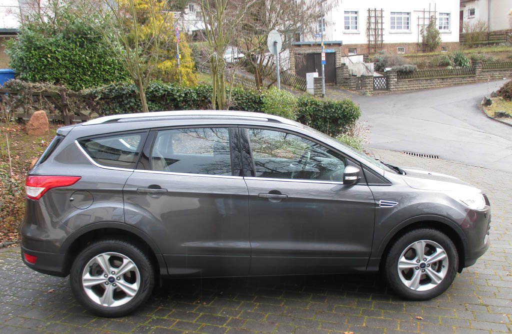 Ford Kuga: Und so sieht das Kompakt-SUV-Modell von der Seiten aus.