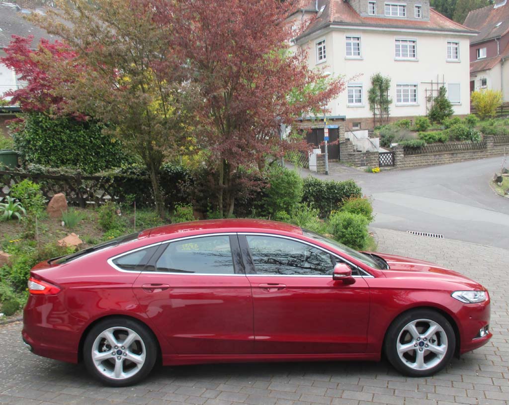 Ford Mondeo: Und so sieht die fünftürige Limousine von der Seite aus.