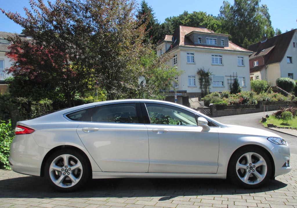 Ford Mondeo: Und so sieht die große Limousine von der Seite aus.