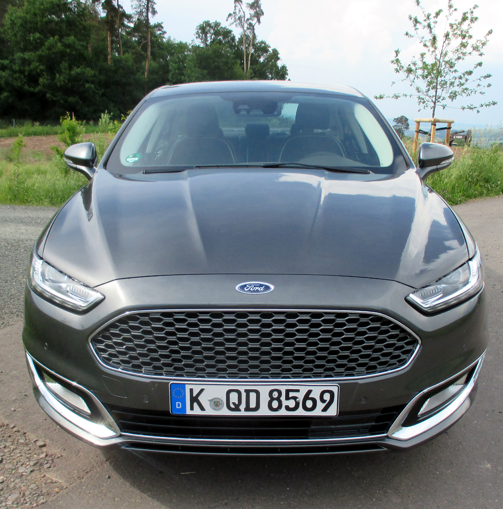 Ford Mondeo Hybrid: Blick auf die Frontpartie. Fotos: Koch