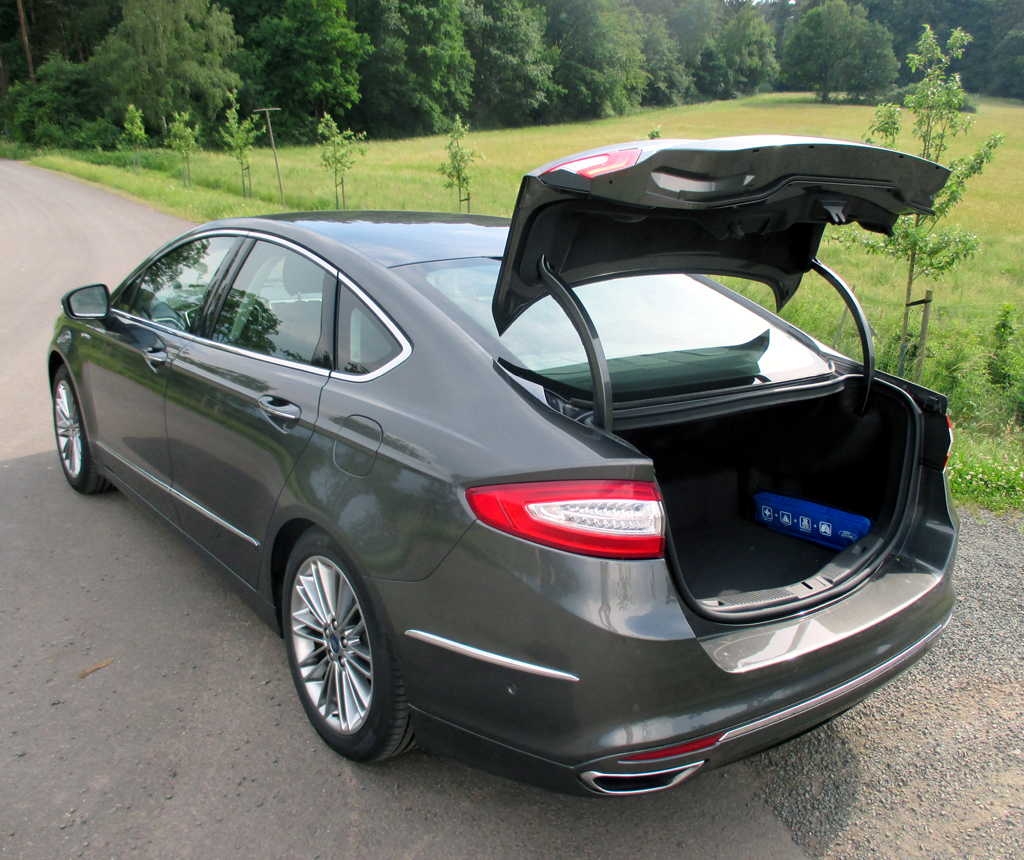 Ford Mondeo Hybrid: Das Gepäckabteil fasst 429/525 Liter.