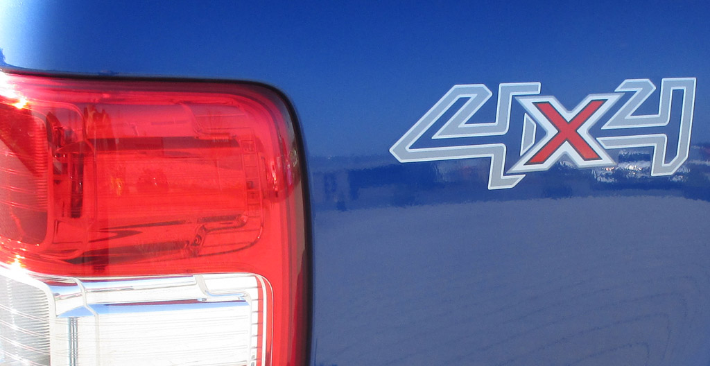 Ford Ranger: Moderne Leuchteinheit hinten und Allradkennung an der Seite.