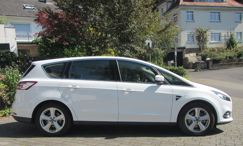 Ford S-Max: Und so sieht die sportliche Großraumlimousine von der Seite aus.