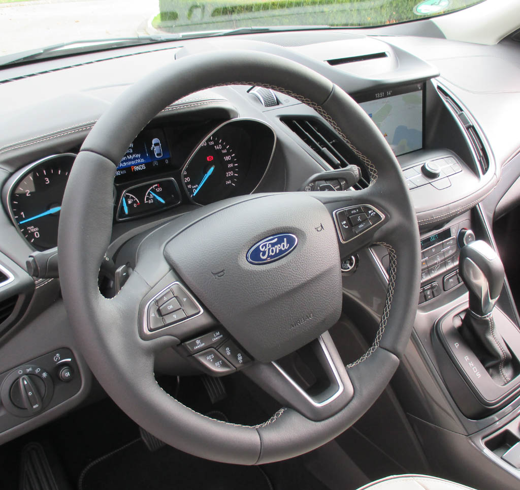 Ford Kuga Vignale: Im Cockpit geht es insgesamt schon etwas wertiger zu.