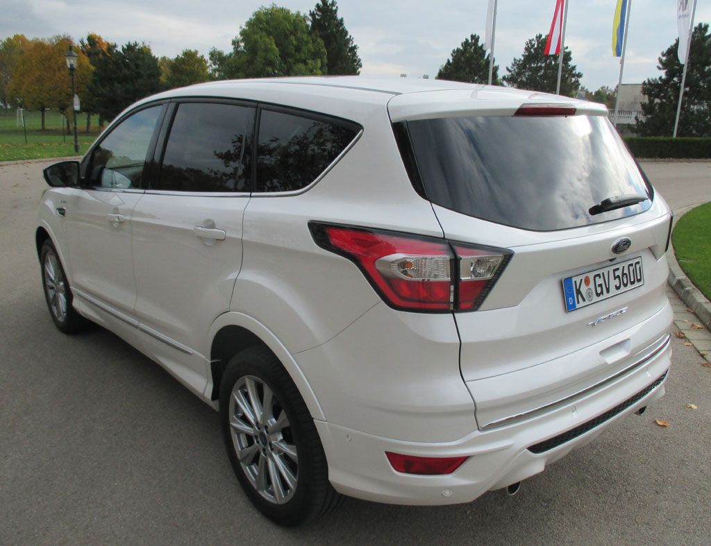 Ford Kuga Vignale: Heck-/Seitenansicht des Fünftürers mit speziellem Äußeren.