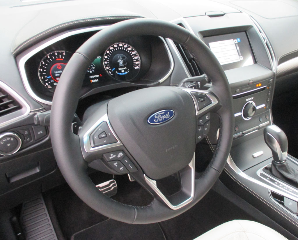 Ford Edge Vignale: Das Cockpit mutet auch hier etwas nobler an.