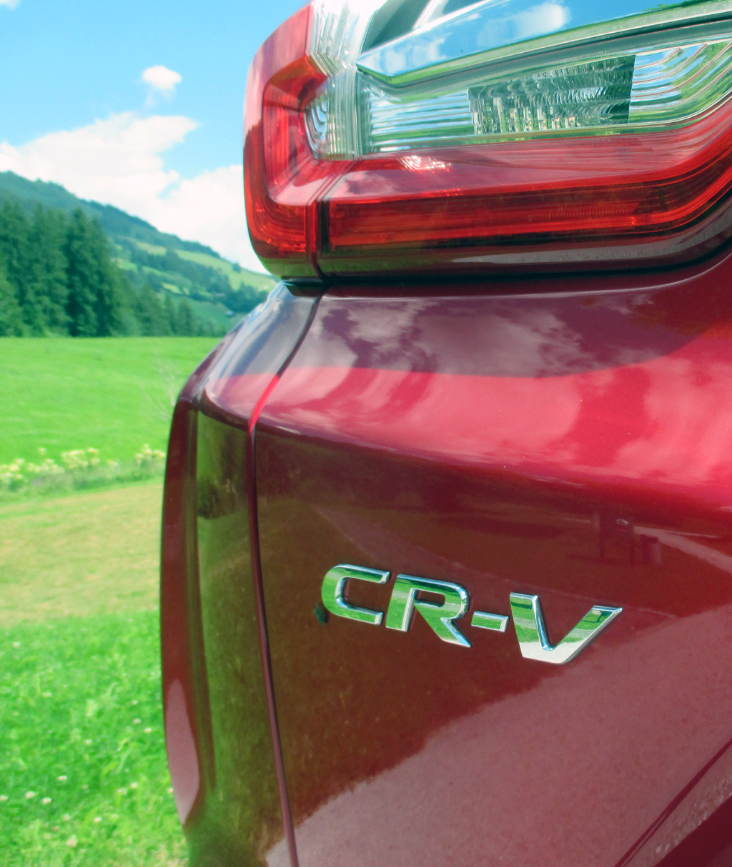 Honda CR-V: Moderne Leuchteinheit hinten mit Modellkennung.