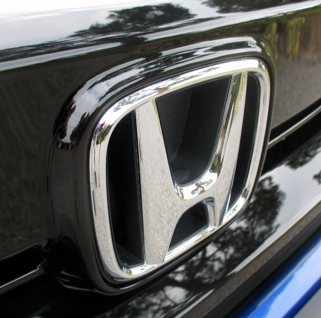 Honda Civic Diesel: Das Markenlogo sitzt vorn im Kühlergrill.