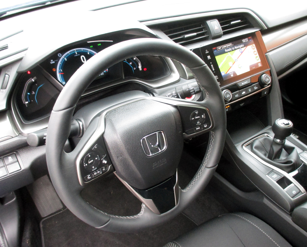 Honda Civic Diesel: Das Cockpit ist recht übersichtlich gestaltet.