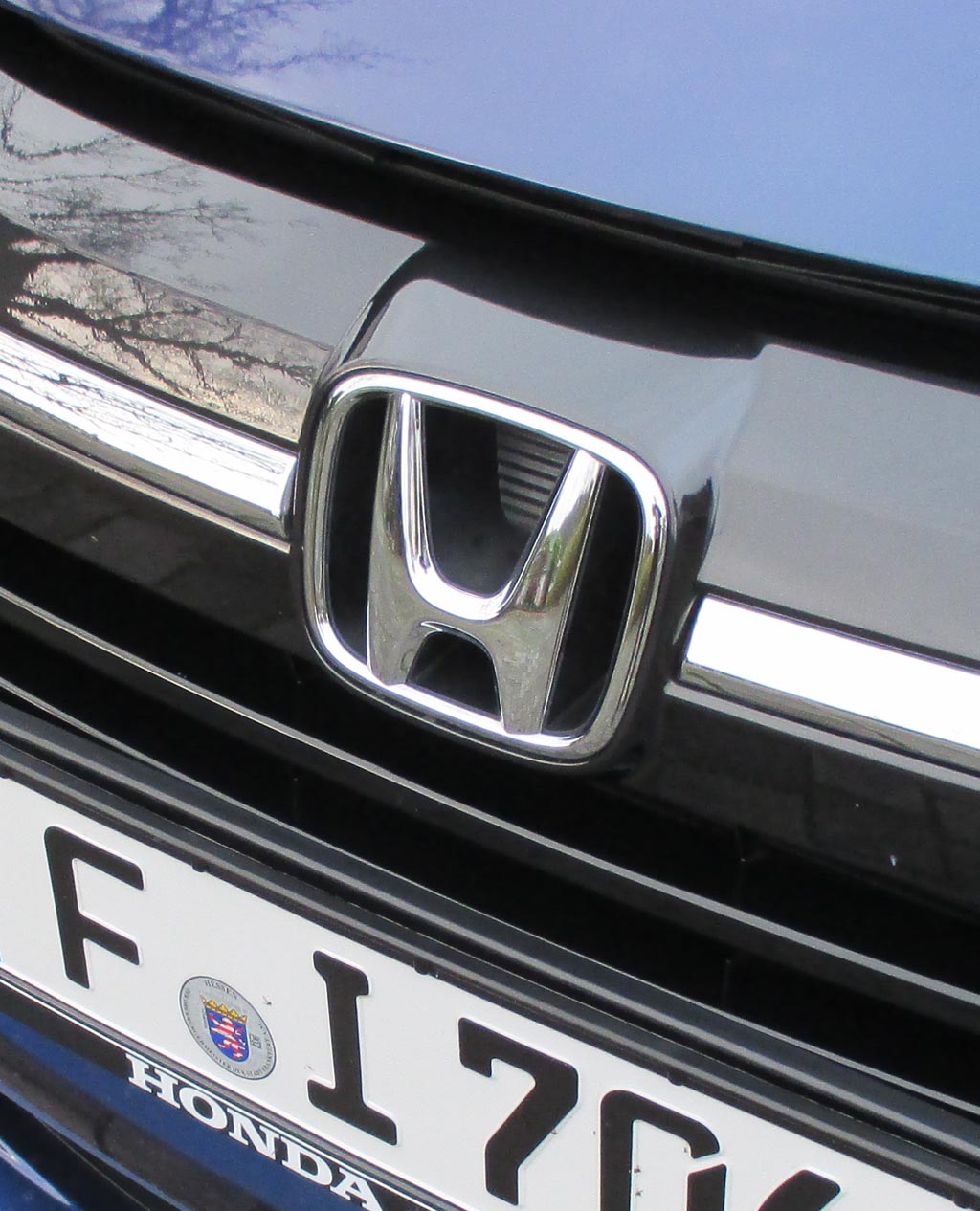 Honda HR-V: Das Markenlogo sitzt vorn unterhalb der Motorhaube.