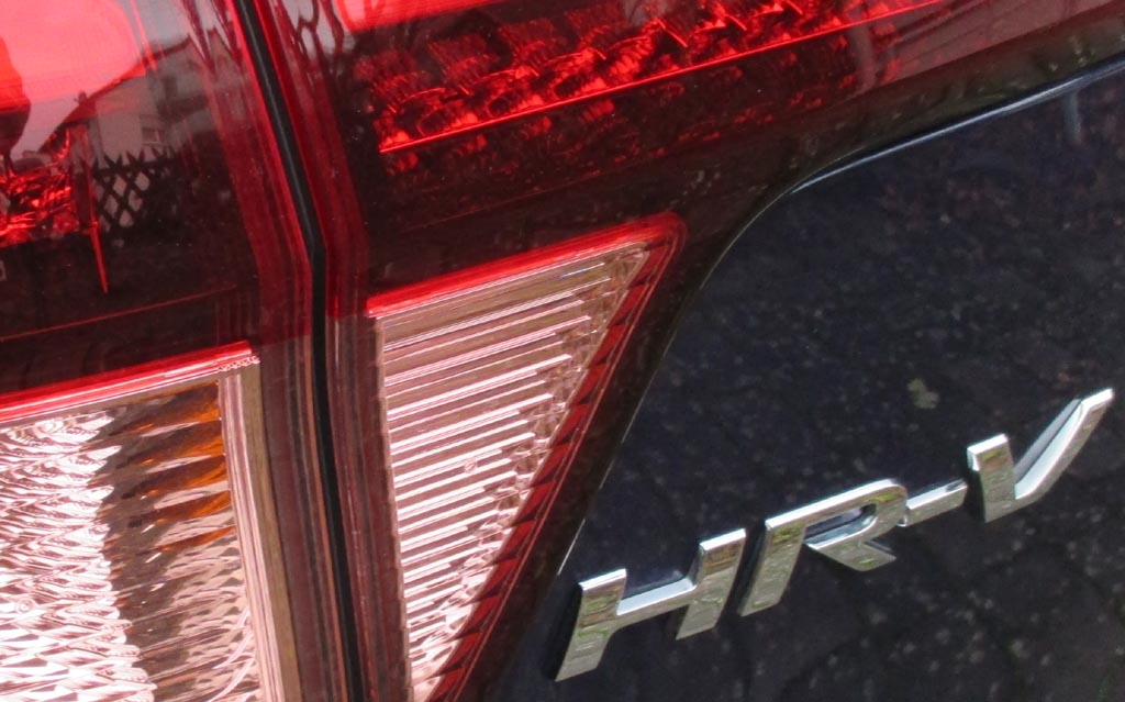 Honda HR-V: Moderne Leuchteinheit hinten mit Modellkennung.