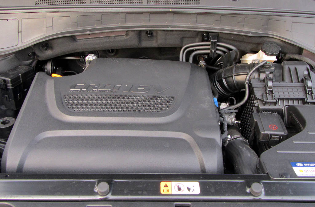 Hyundai Grand Santa Fe: Blick unter die Haube auf den 2,2-Liter-Selbstzünder.