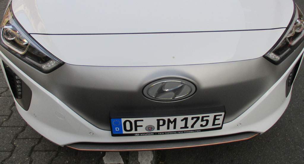 Hyundai Ioniq Elektro: Einen klassischen Kühlergrill braucht der Stromer nicht.