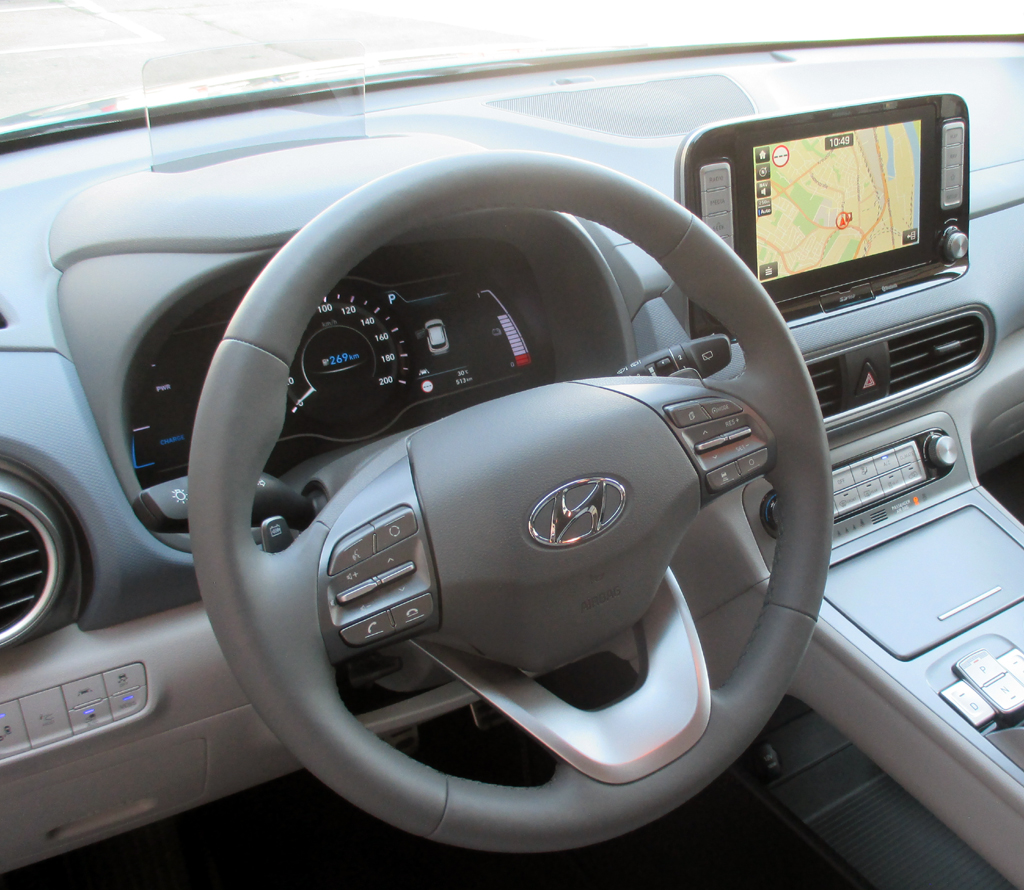 Hyundai Kona Elektro: Im Cockpit geht es übersichtlich zu.