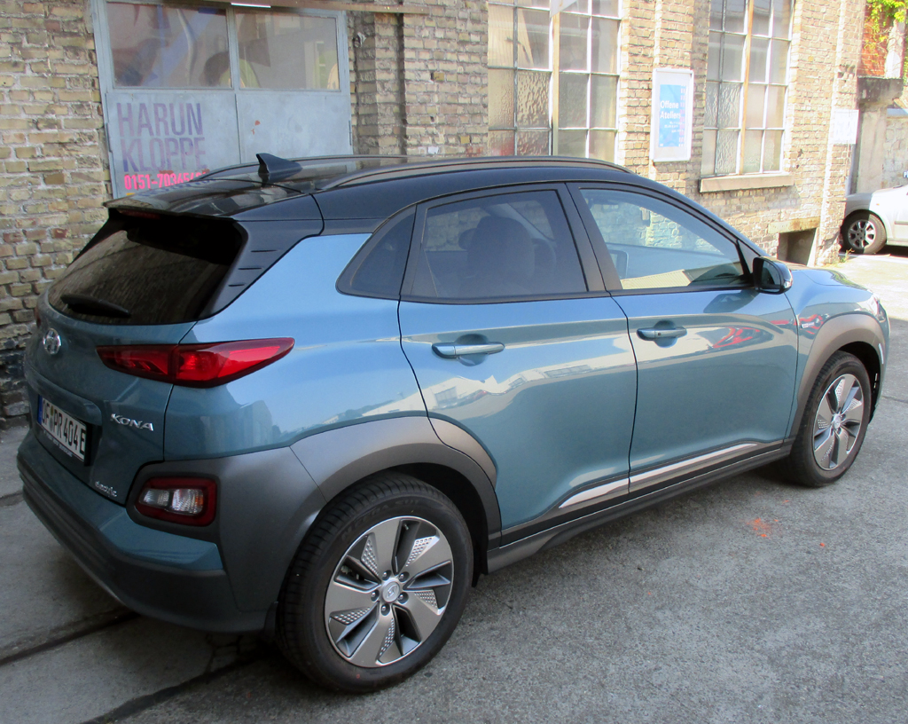 Hyundai Kona Elektro: Heck-/Seitenansicht.