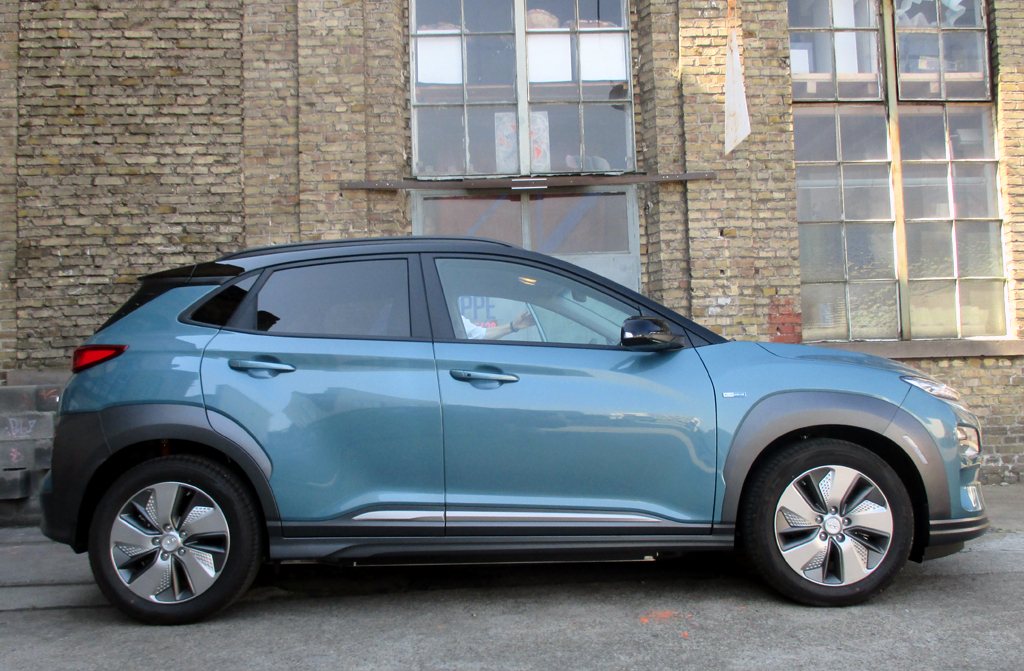 Hyundai Kona Elektro: Und so sieht der kleine Lifestyle-Stromer von der Seite aus.