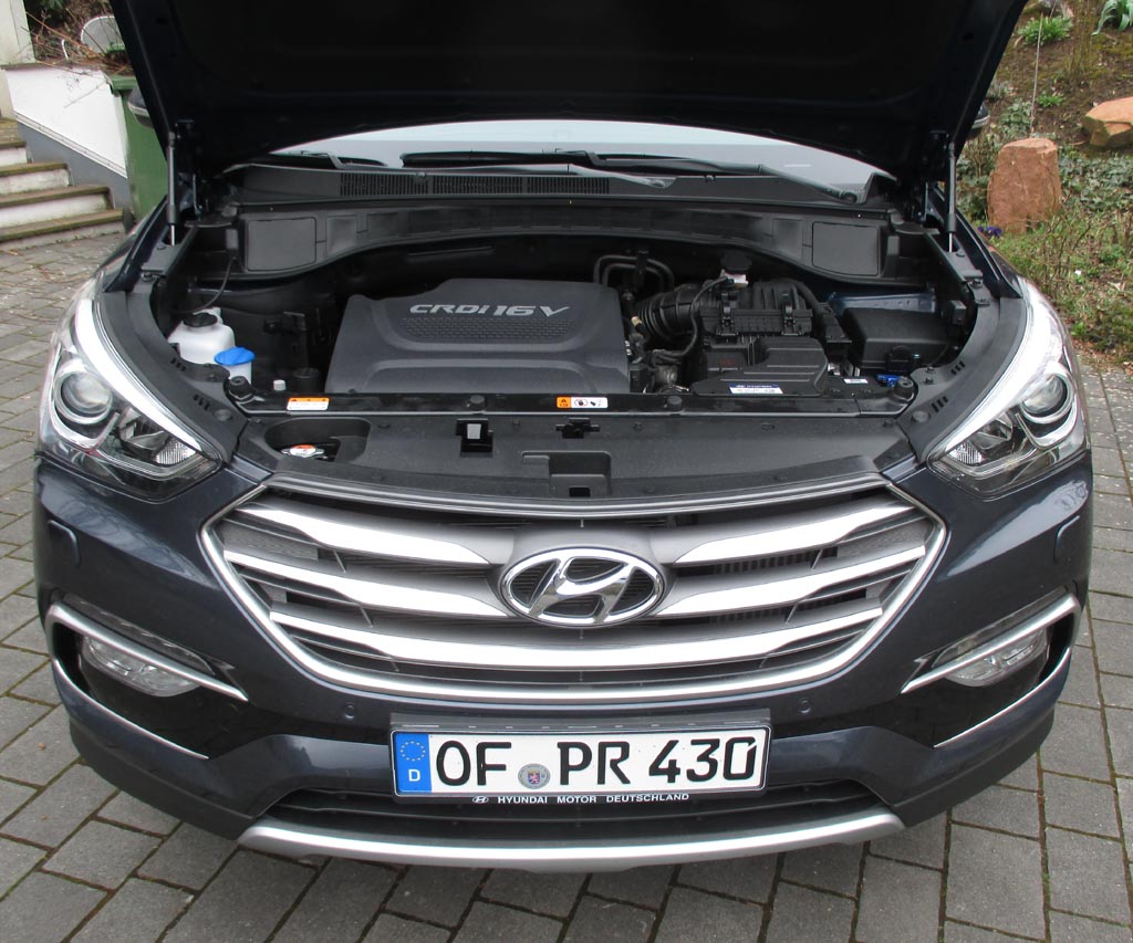 Hyundai Santa Fe: Blick unter die Haube auf den 2,0-Liter-Selbstzünder.