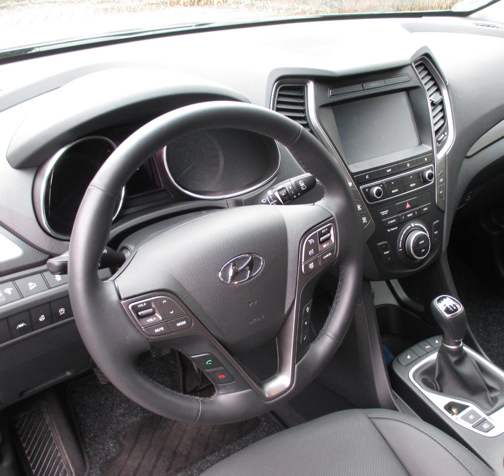 Hyundai Santa Fe: Das Cockpit ist sehr übersichtlich gestaltet.